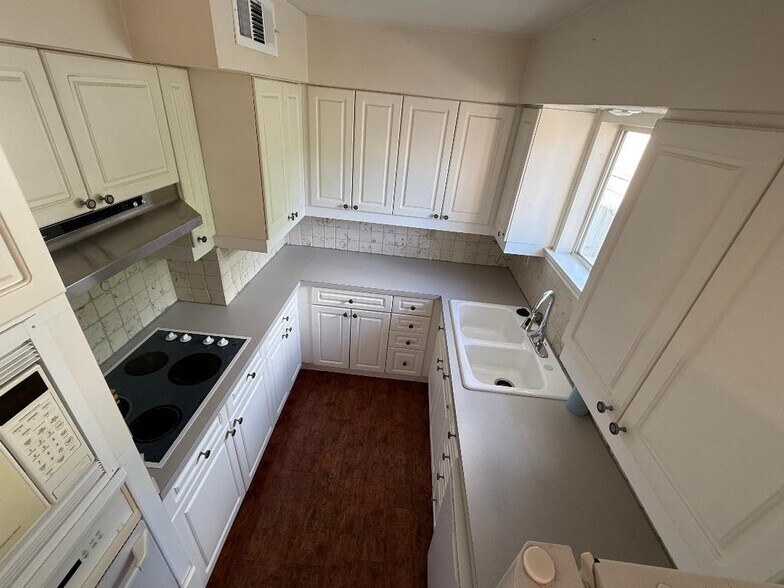 Building Photo - 8620 Baltimore Dr