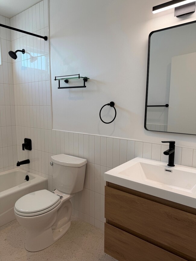 Building Photo - 4443 Clayton Ave