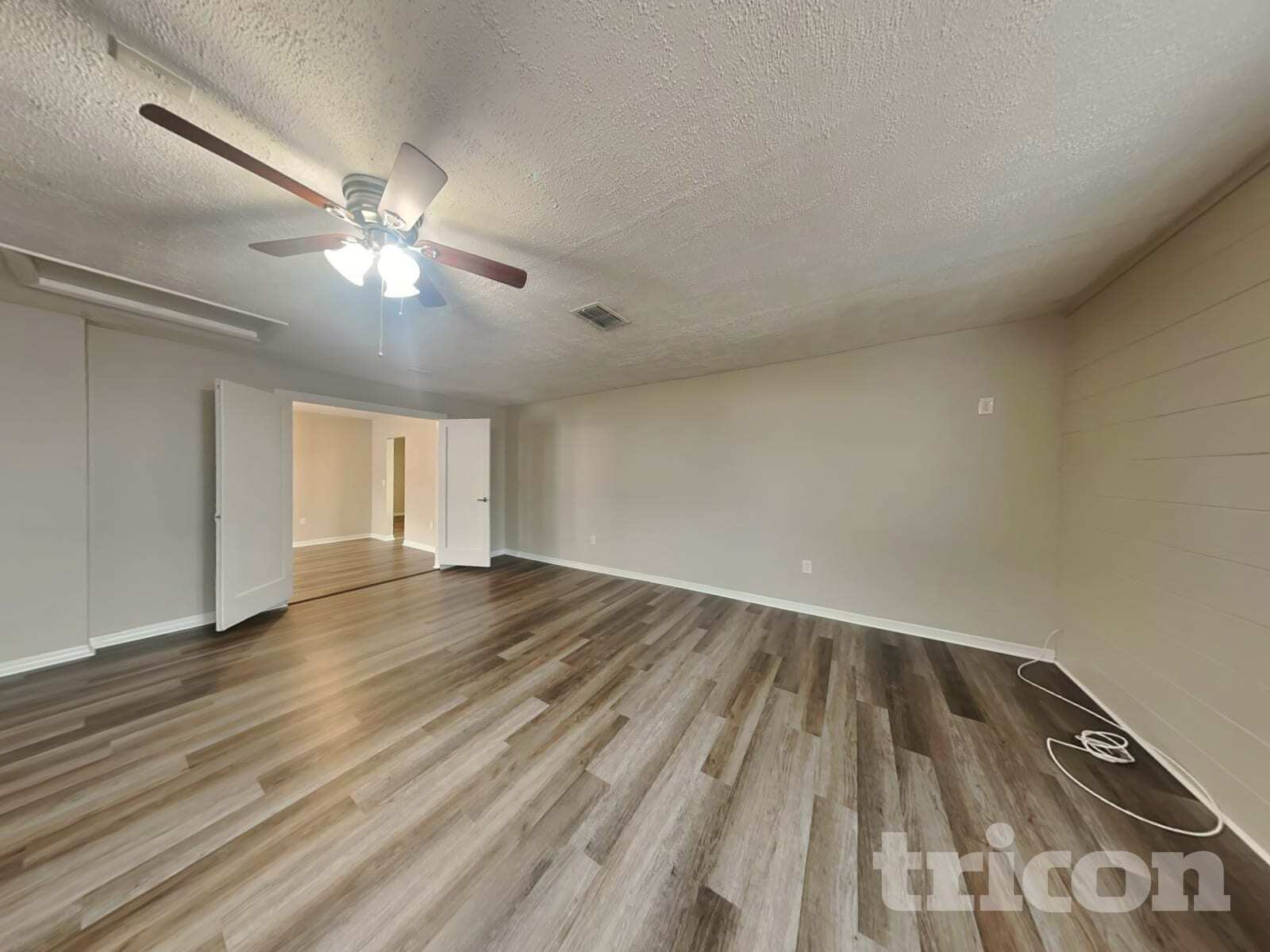 Building Photo - 2218 Village Ct