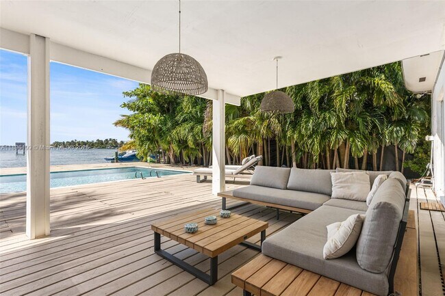 Building Photo - 8220 Hawthorne Ave