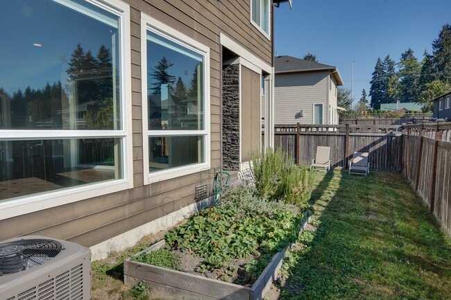 Building Photo - Luxury 2 story with Air Conditioning