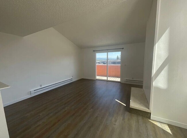 Building Photo - 2161 Eastview Pl