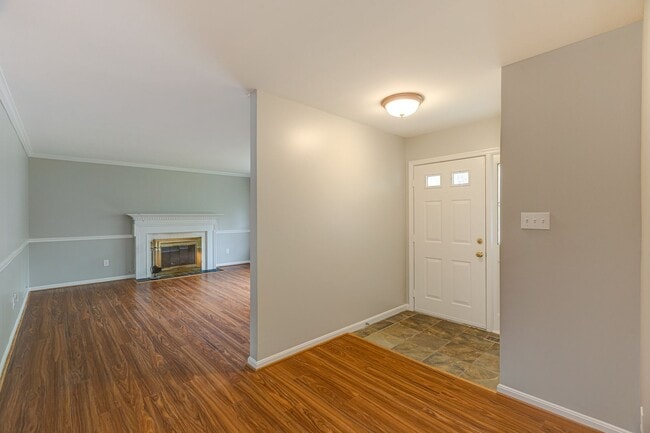 Building Photo - 3303 Spring Lake Ct