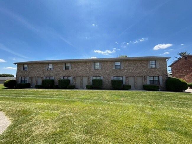 Building Photo - 2 Bedroom and 1.5 Bath Townhome - Troy, Ohio!!