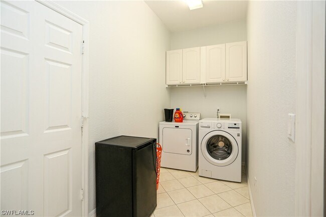 Building Photo - 3855 Jungle Plum Dr E