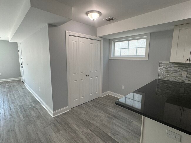 Building Photo - 44 Oxford St