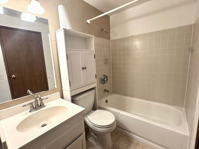 Building Photo - Prime Gig Harbor Location – Modern 2-Bedroom, 2-Bath Townhouse for Rent