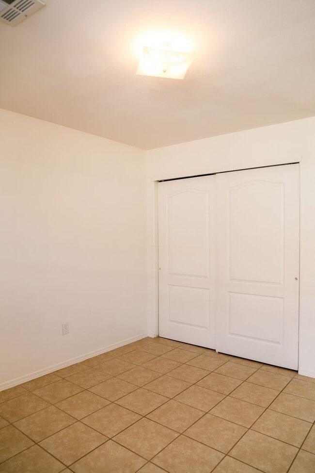 Building Photo - Nice and Spacious 4 Bedroom home Off Hwy 70 & Mesa Grande