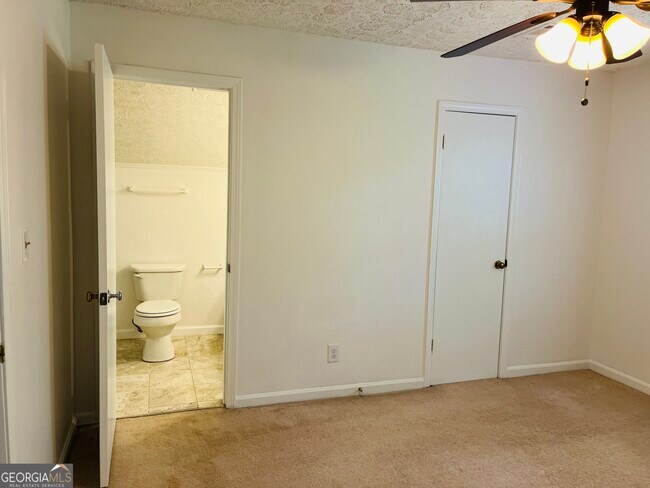 Building Photo - 2289 Roscoe Rd