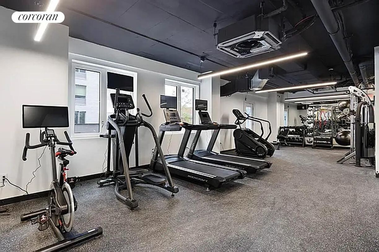 Building Photo - 906 E New York Ave