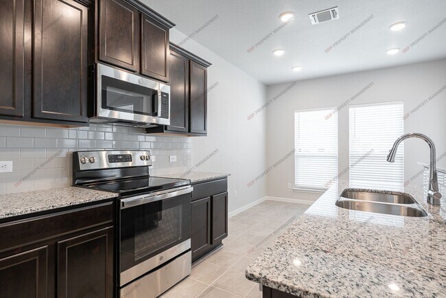 Building Photo - 711 Friars Lndg Dr