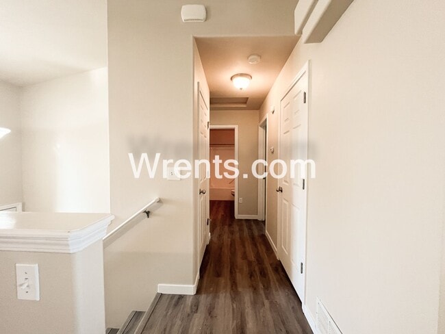 Building Photo - Beautiful 4 Bedroom, 3 Bathroom Home – 5 Mile