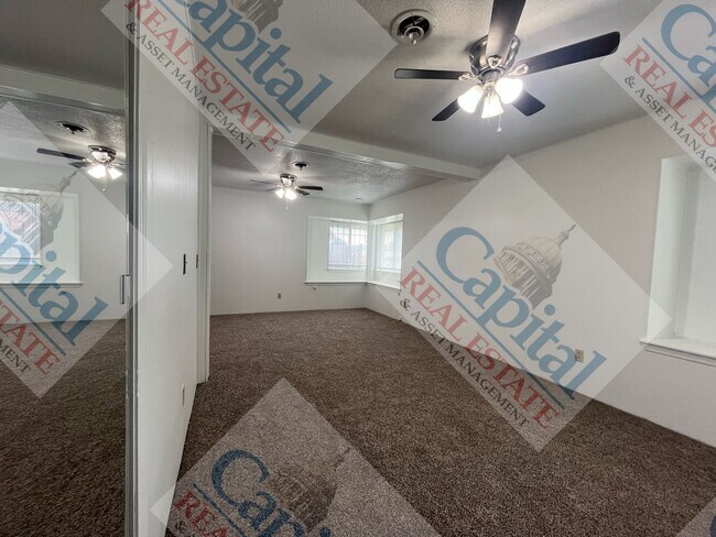 Building Photo - Spacious 2 Bedroom W/ Bonus Room