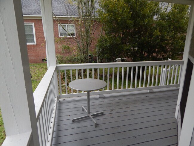 Building Photo - 3 Bedroom 2 bath in The Cape- Community Pool.
