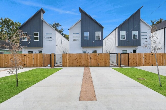 Primary Photo - 2708 Bostic St