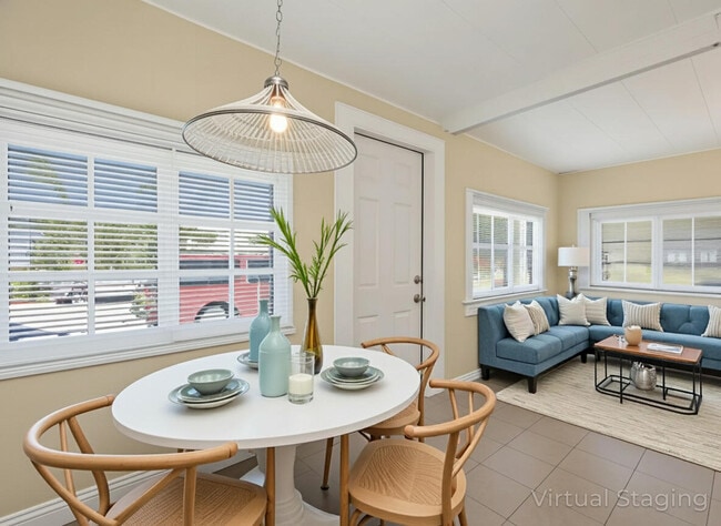 Building Photo - 964 W Lakewood Rd