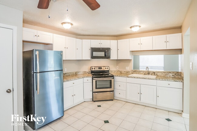 Building Photo - 340 Forest Hills Dr