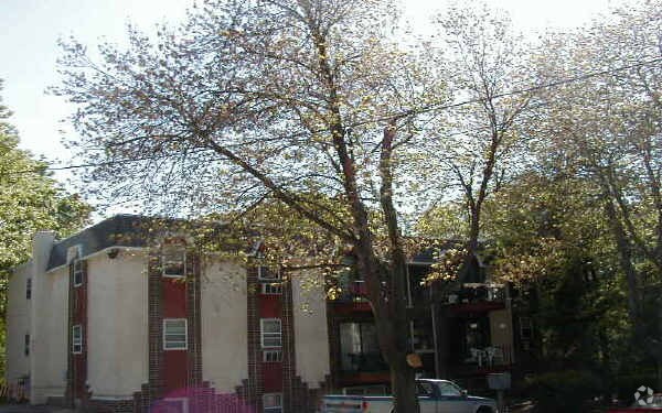 Primary Photo - 525 N Jackson St
