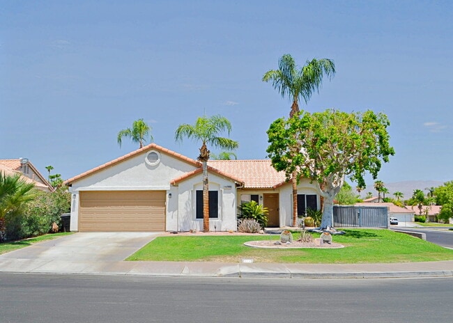 Building Photo - 3-Bedroom Home, Large backyard  & Pets Welcome