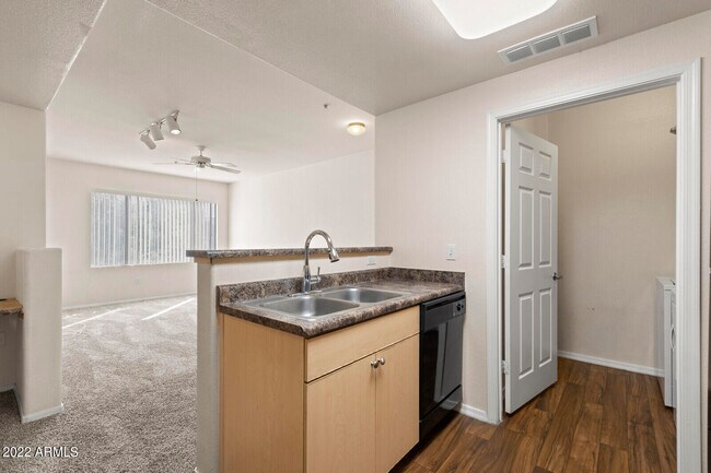 Building Photo - 18416 N Cave Creek Rd