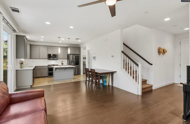 Building Photo - HOT Property!  Roseville 3/3 w/Oasis Backyard!  Please reference ad for viewings!