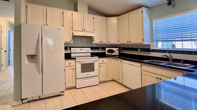 Building Photo - 4417 Siesta Ct