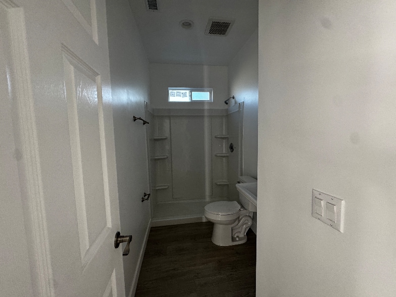 Building Photo - 1319 N Stoddard Ave