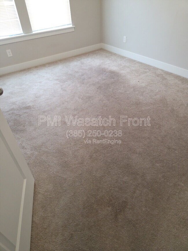 Building Photo - 5317 W Wedel Dr