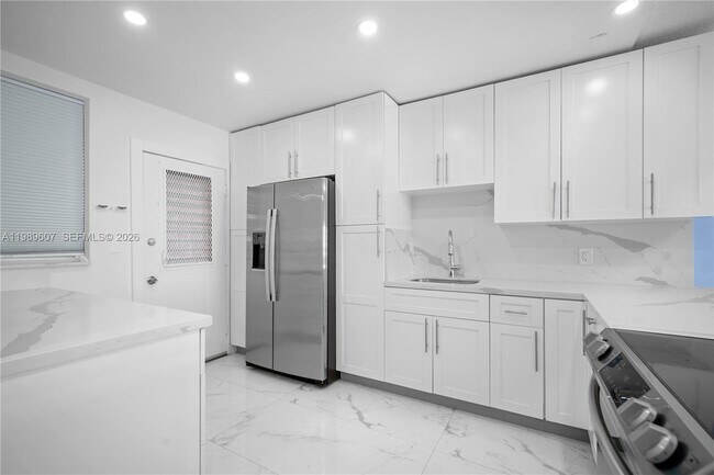 Building Photo - 18601 NE 14th Ave