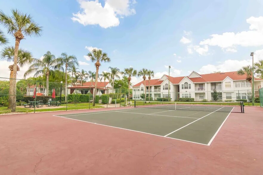 Tennis Court - 11532 Westwood Blvd