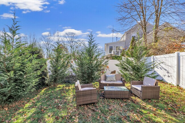 Building Photo - 124 Stiles St