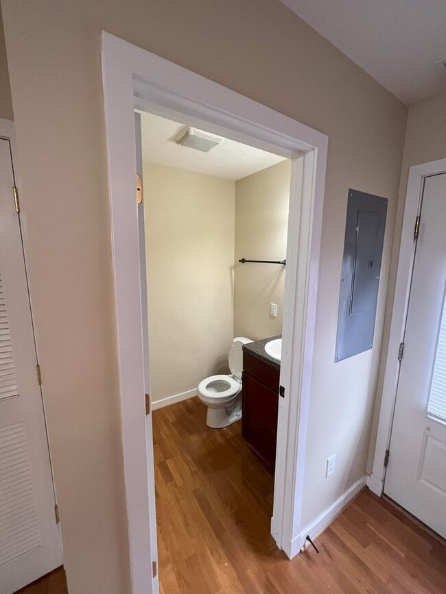 Building Photo - End Unit 3 Bedroom Townhouse in Harrisonburg