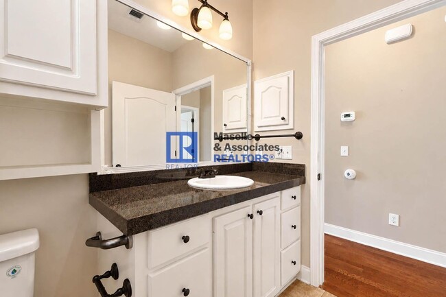 Building Photo - 3 Bed / 2 Bath Home on the Water in Ashbrooke