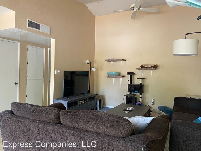 Building Photo - 3 br, 2 bath House - 15 W Loma Vista Dr. #104