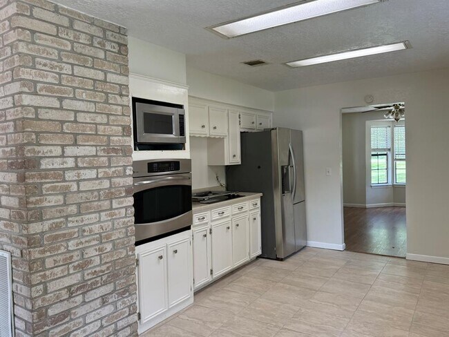 Building Photo - 831 Avenue L