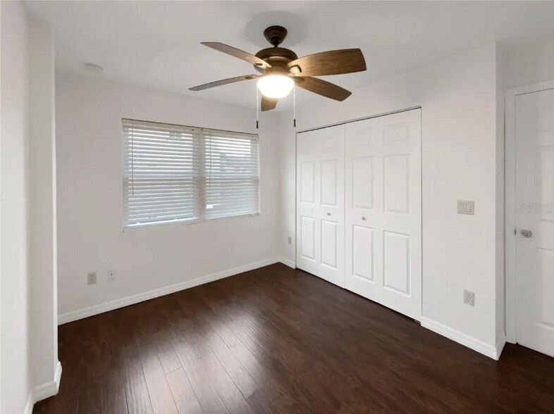 Building Photo - 930 School St