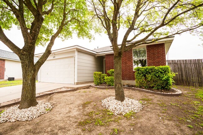Building Photo - Charming 3/BR 2/BA One-Story Home with Gar...