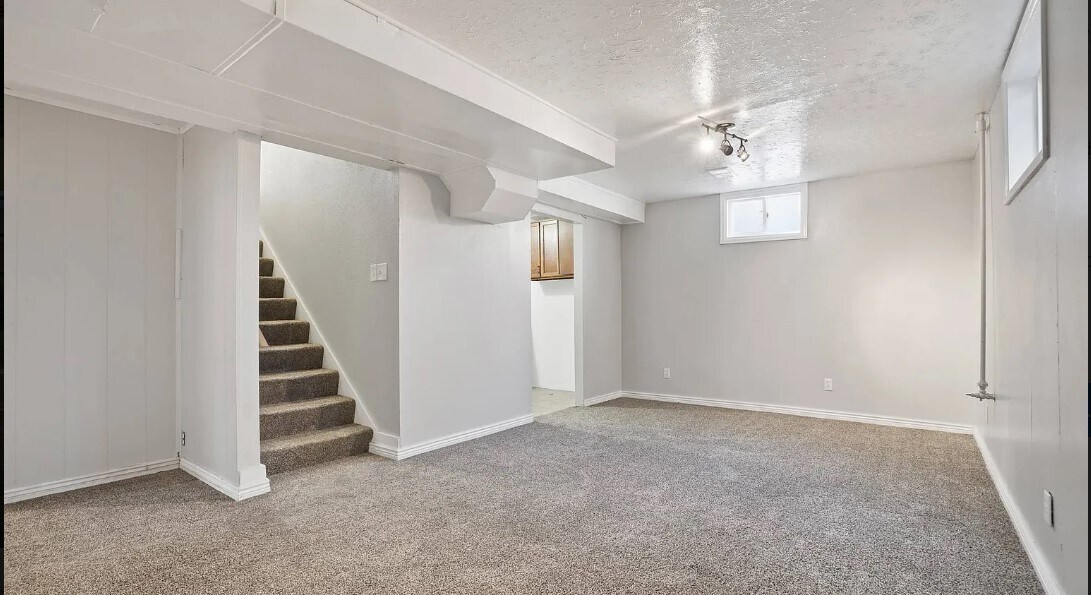 Entrance to Laundry - room on the right - 7141 Quivas