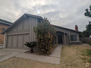 Building Photo - 4 Bedroom, 2 Bath - Single Story Home in P...