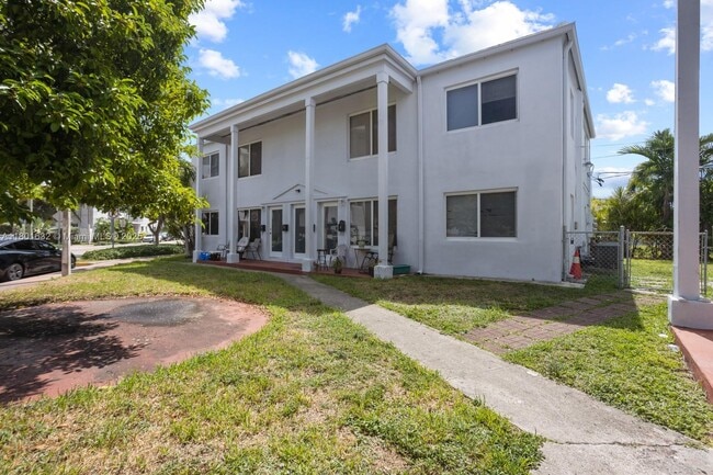 Primary Photo - 8100 Crespi Blvd