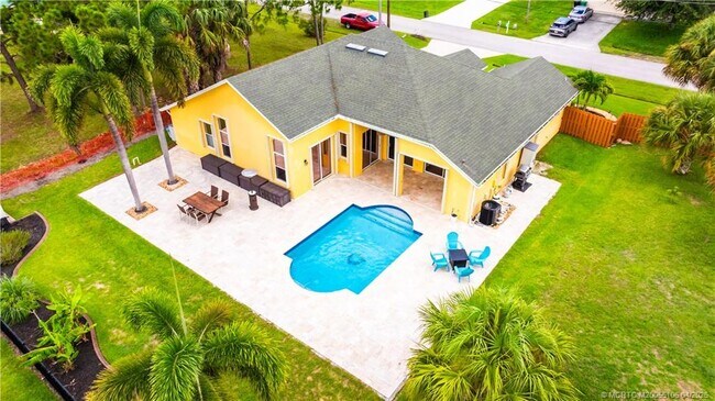 Building Photo - 5936 NW Brenda Cir