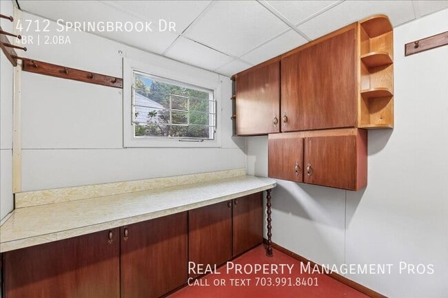 Building Photo - 4712 Springbrook Dr