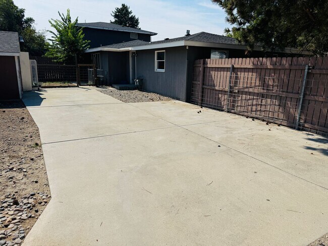 Building Photo - 1245 Cody Dr