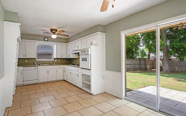 Building Photo - Spacious 3BD, 2BTH Home Right off 12th AVE Minutes from the highway and 5 Minutes from OU Campus!