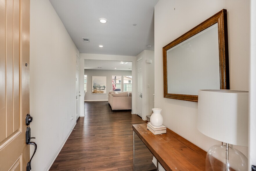 Building Photo - 8621 Lake Ashmere Dr