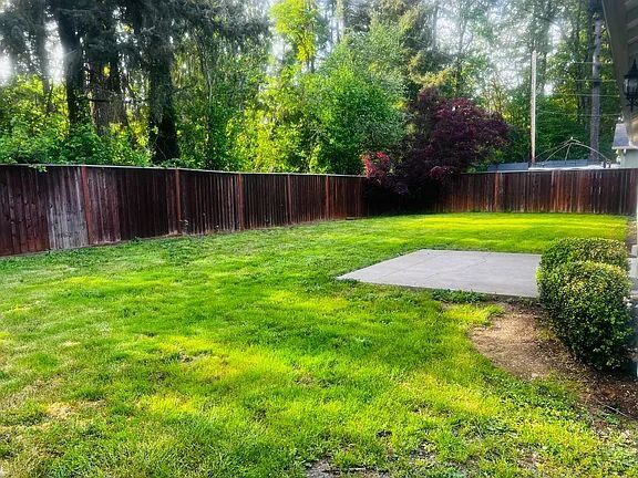 Building Photo - "Charming 3-Bedroom Oasis with Cozy Fireplace in Veneta – 1268 Sq Ft of Comfort!"