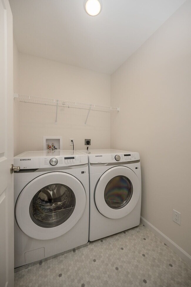 Building Photo - 30 Pheasant Ln