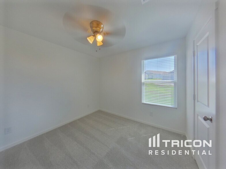 Building Photo - 10700 Dusty Rnch Rd