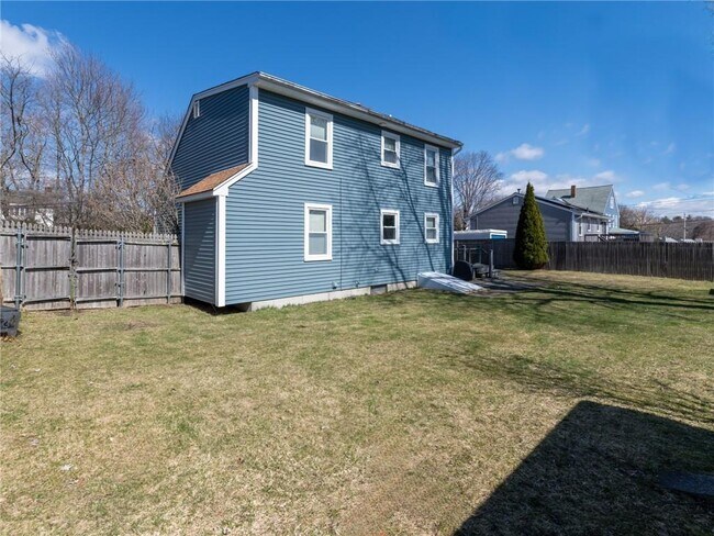 Building Photo - 32 Hamlin Ave