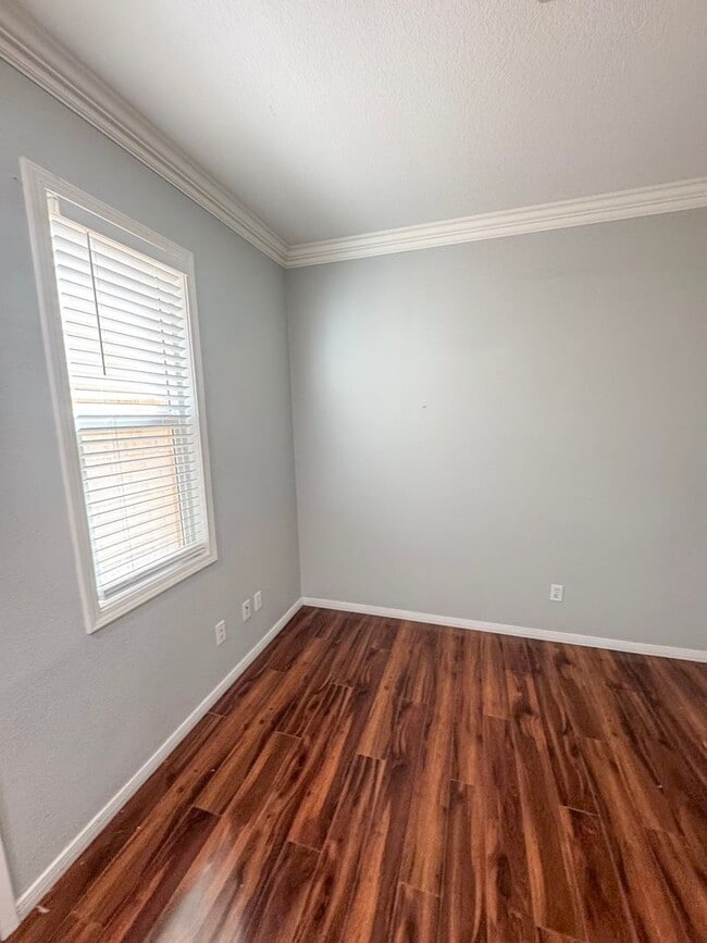 Building Photo - All utilities included -  One Bedroom Juni...